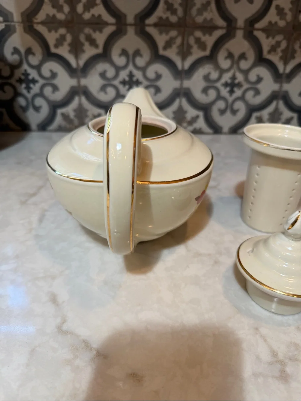 RARE VINTAGE HALL CHINA “ALADDIN TEAPOT- “AUTUMN LEAF PATTERN- EUC